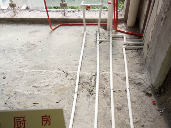 東莞月荷居裝修工地現場的水電鋪設階段